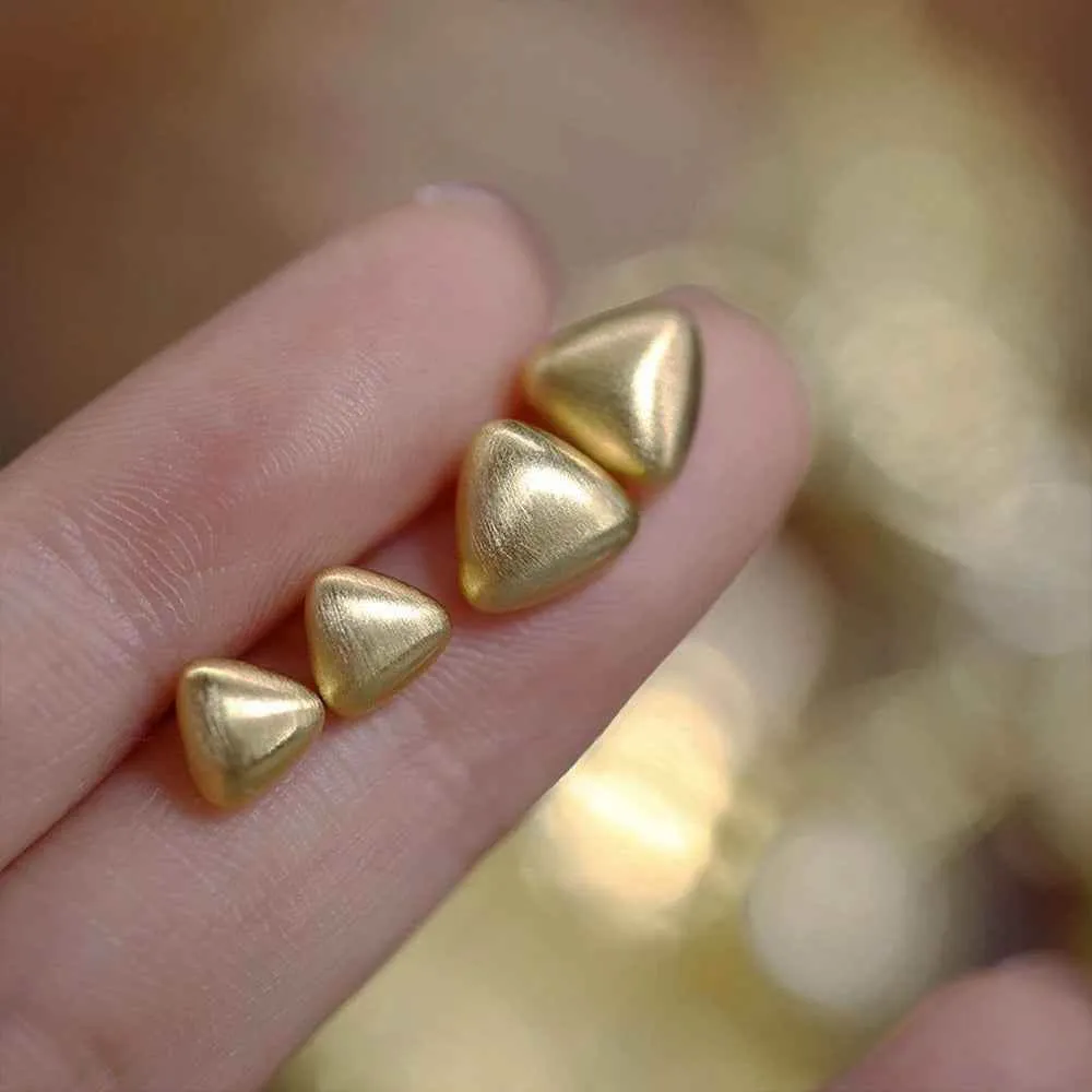 925 Sterling Silver Stud Earrings Charm Jewelry - Brushed Triangle - Xm404