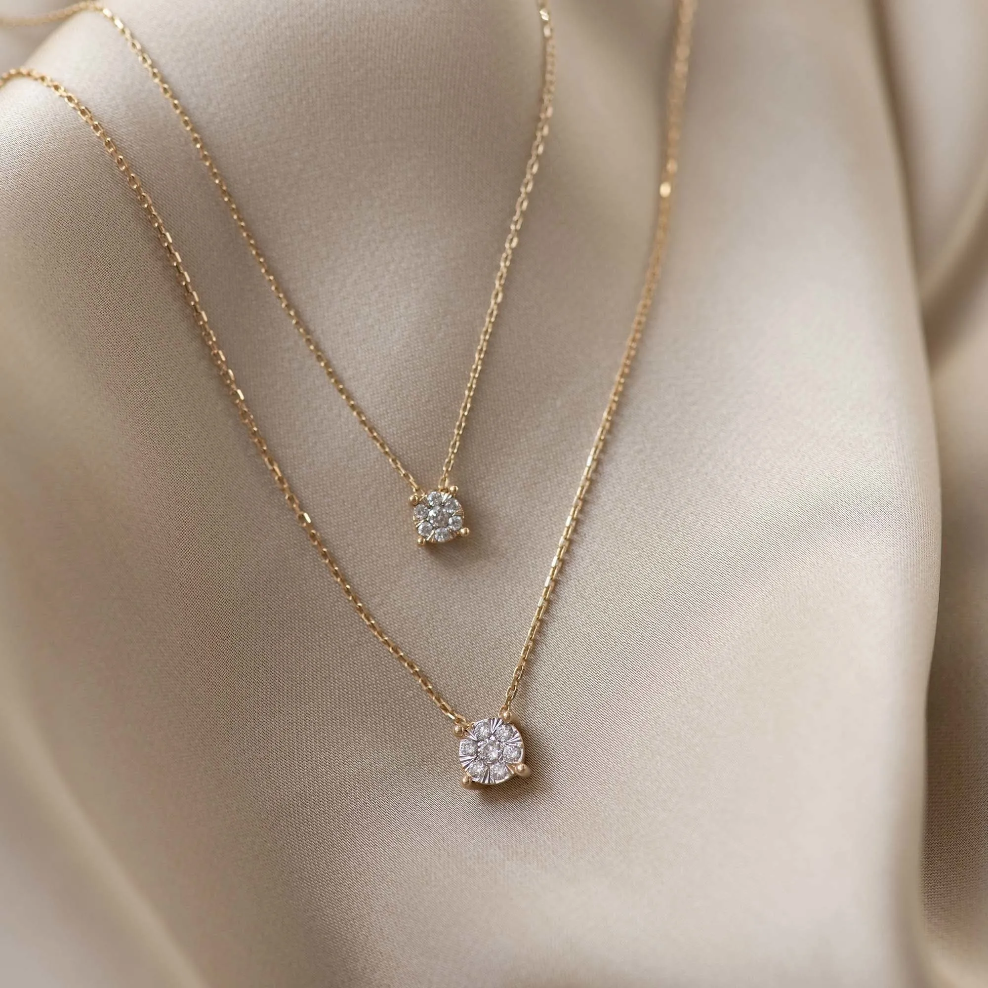 De la Paix Hanaé 14 karat gold necklace with diamond 0.08 carat