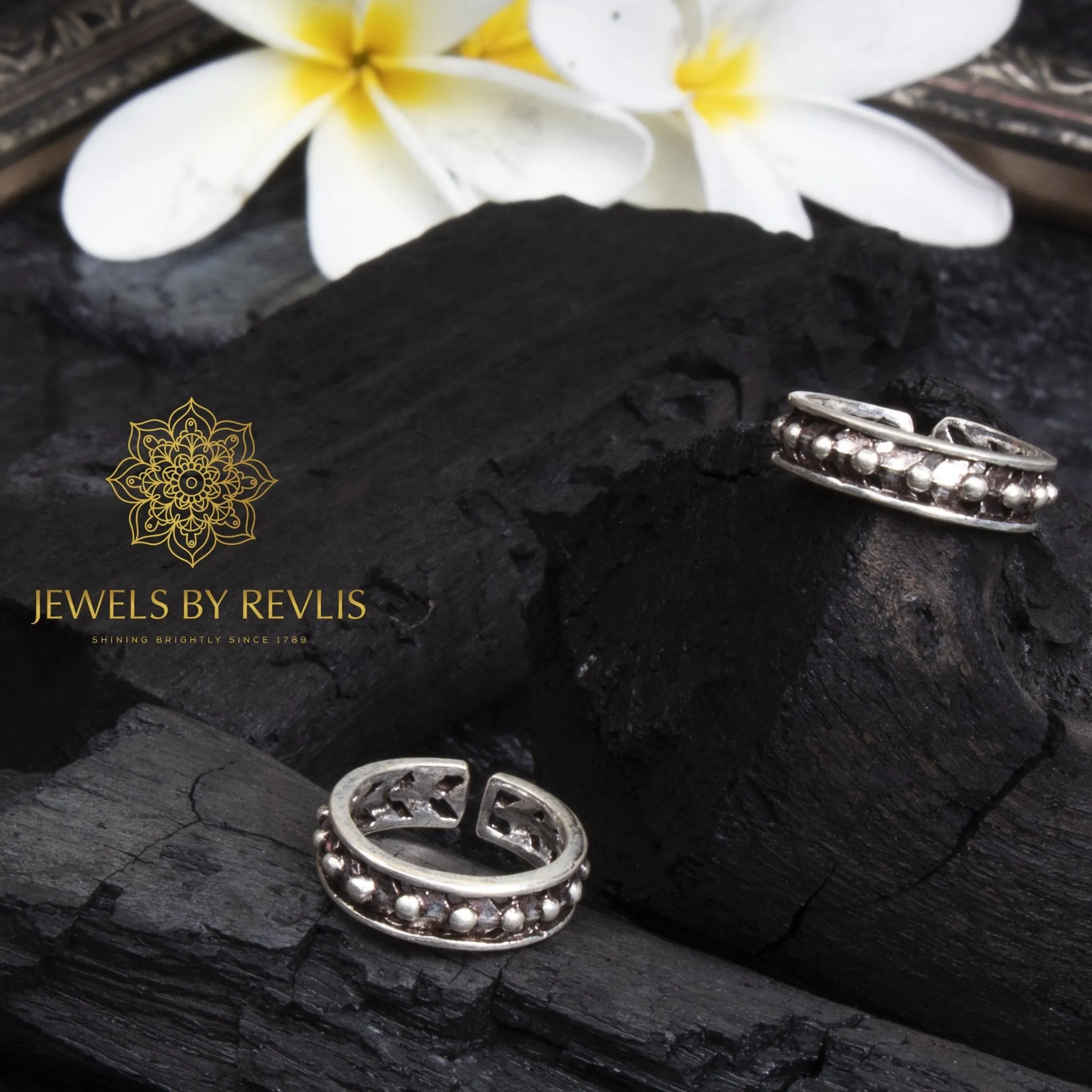 Dot and Arrow Toe Ring
