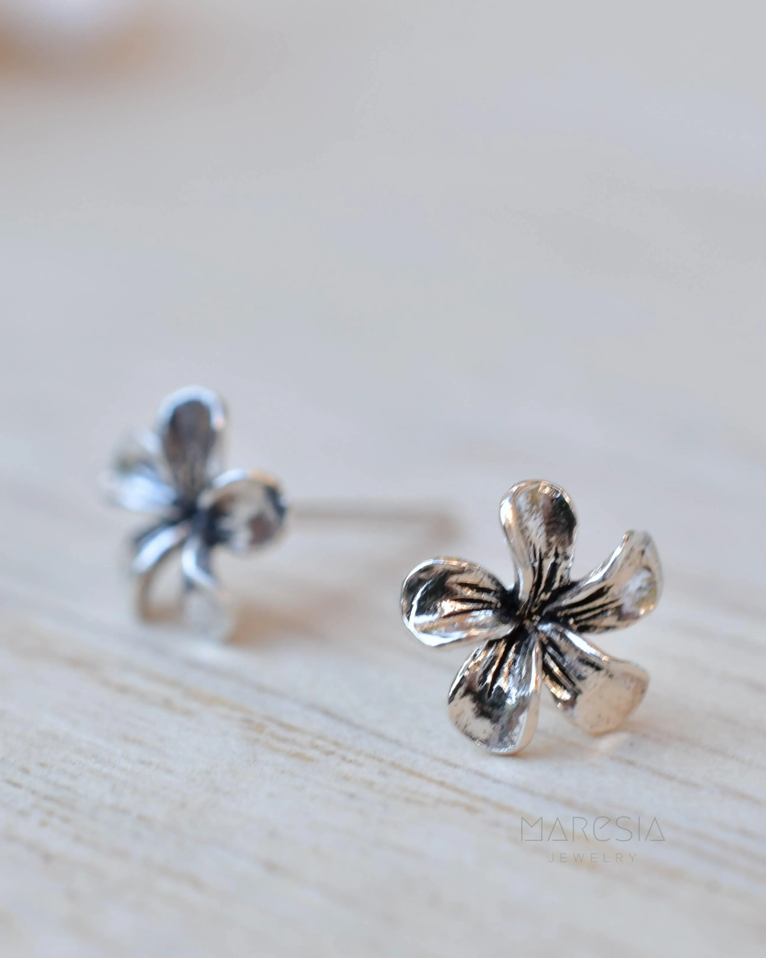 Flower Stud Earrings ~ Sterling Silver 925 ~ SME080