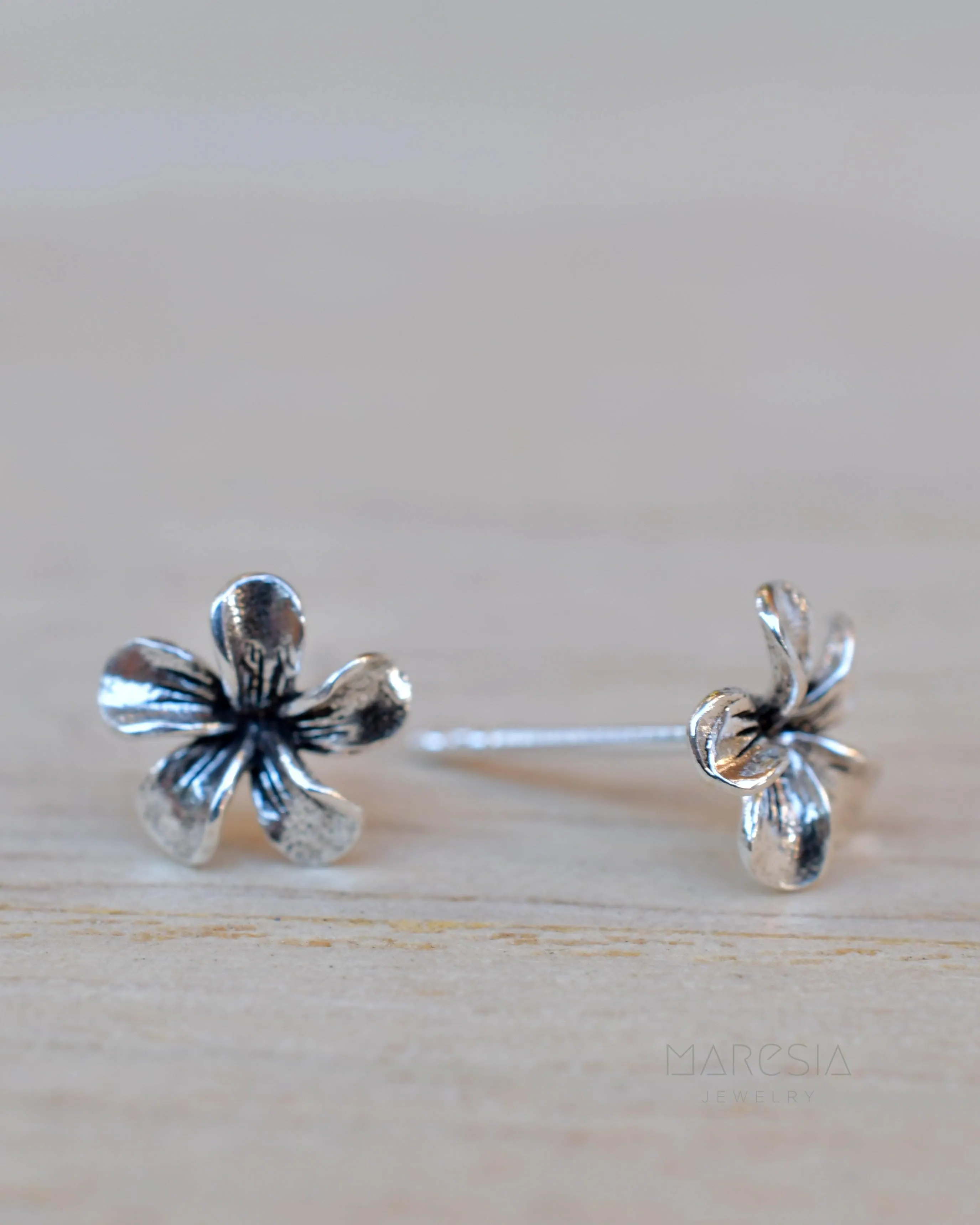 Flower Stud Earrings ~ Sterling Silver 925 ~ SME080