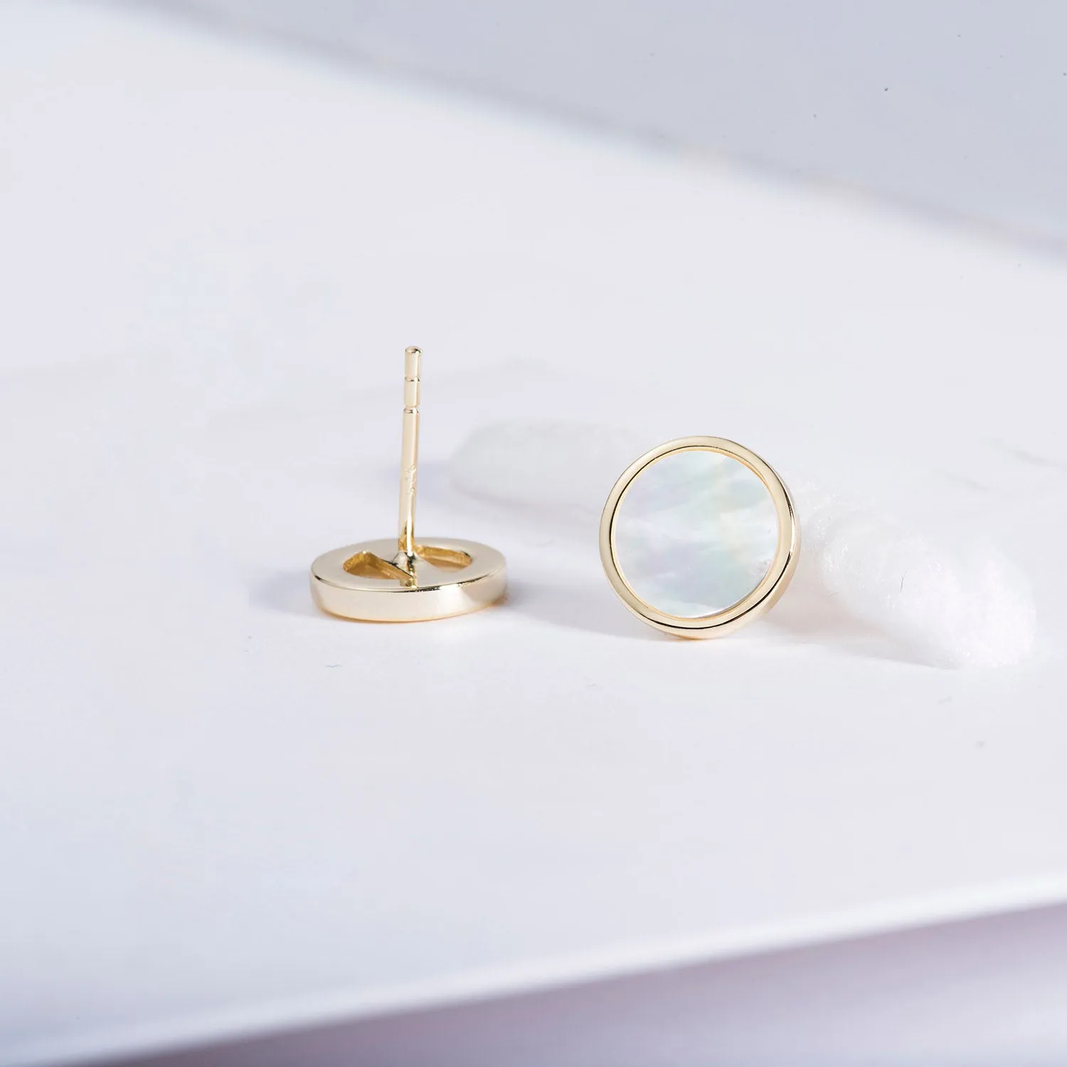 Mother of Pearl Round Stud Earrings