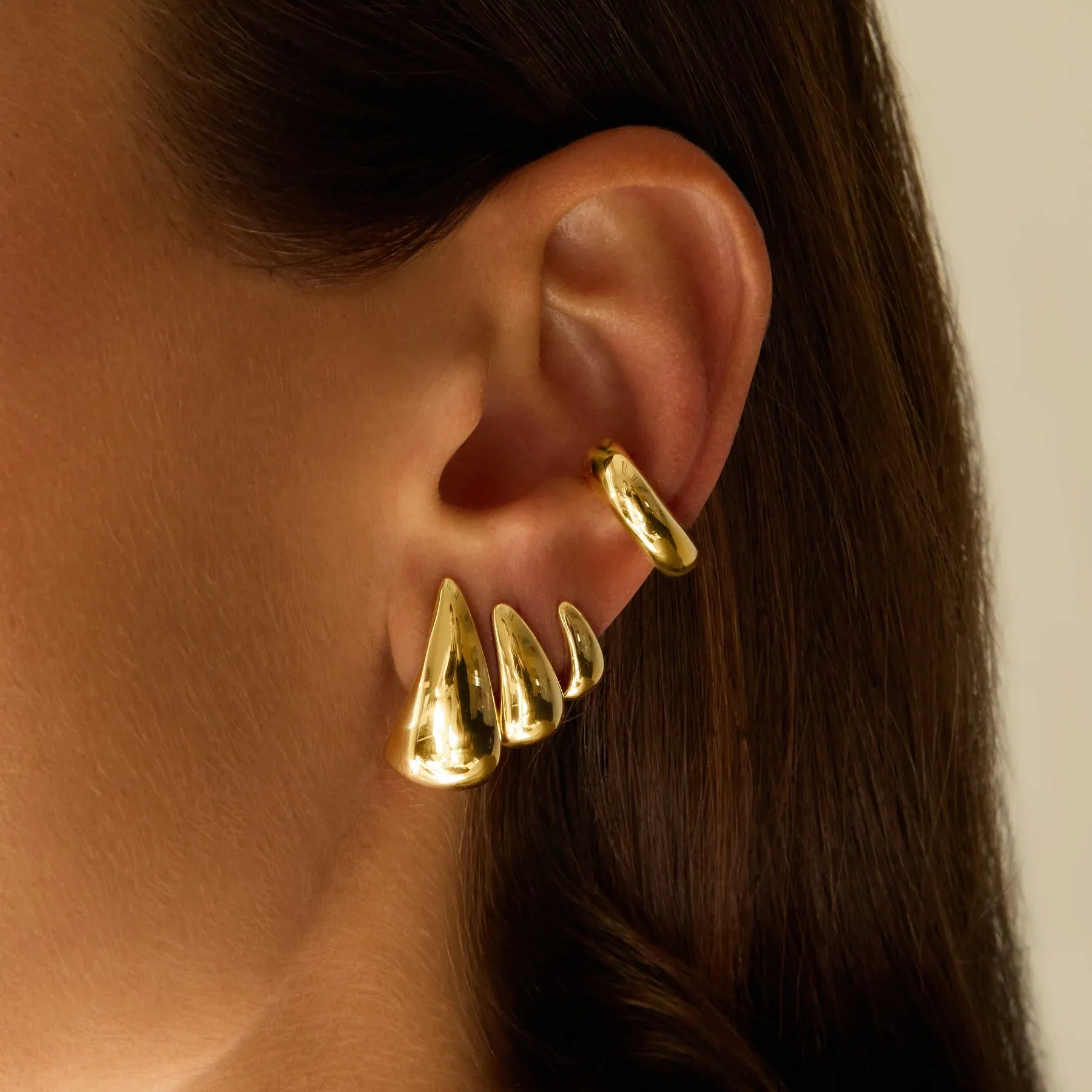 Small Claw Earrings in Yellow Gold